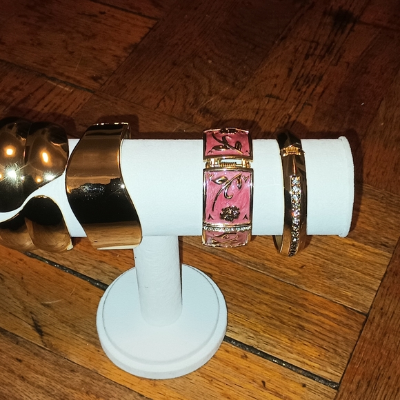 Bracelets - Picture 4 of 9